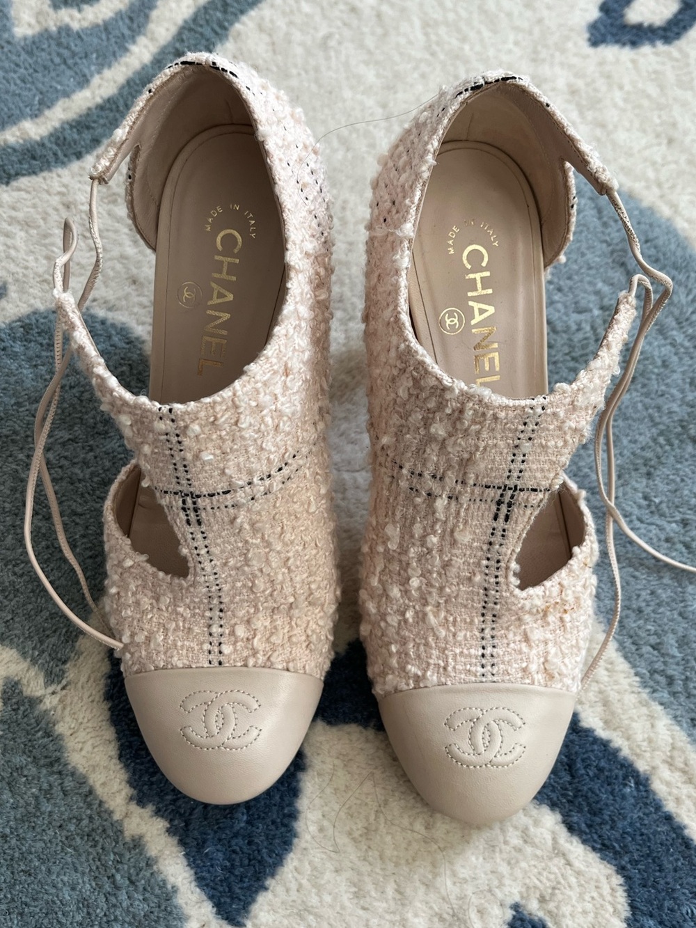 🌺 CHANEL Cream Tweed Lace-Up Cutout Heels